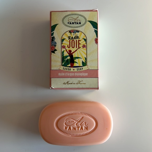 Air D’ Antan Perfume Soap in a Tin Can - Picture 5 of 12